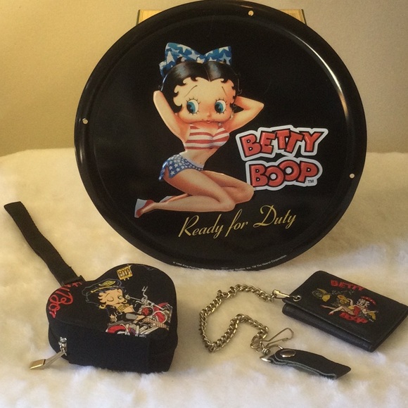 Betty Boop heart shaped wrist clutch - Picture 4 of 8